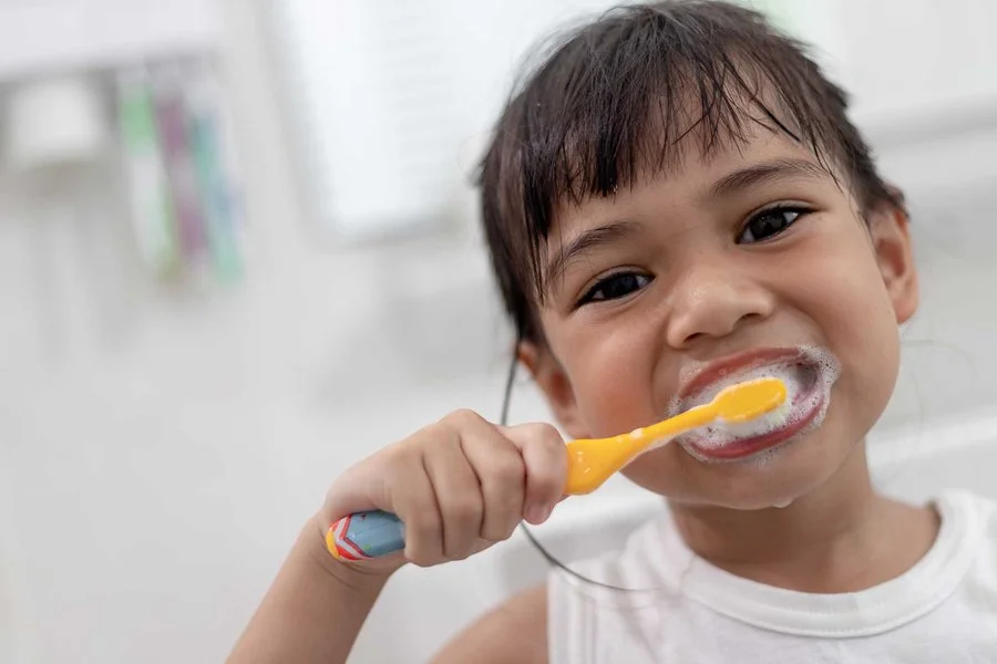 kids brushing teeth
